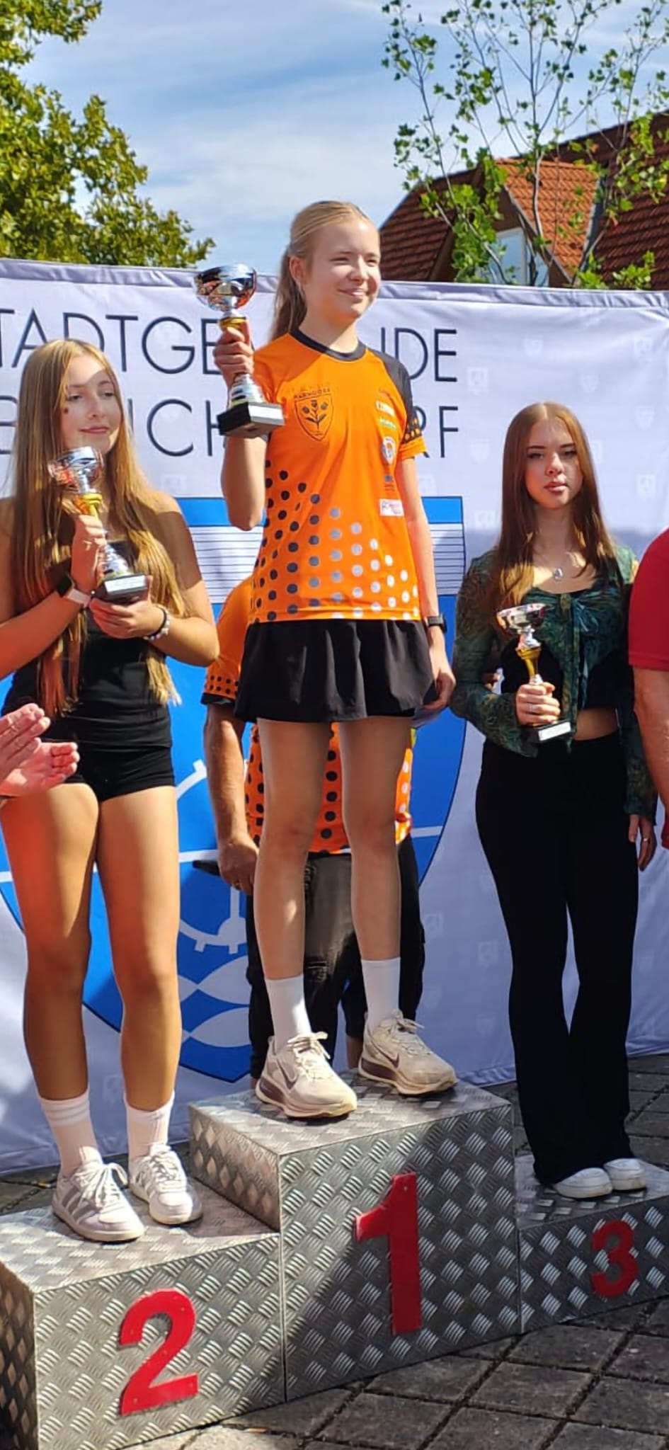 Siegerehrung mit Läuferinnen aus Ziębice und vom 1. Laufclub Parndorf